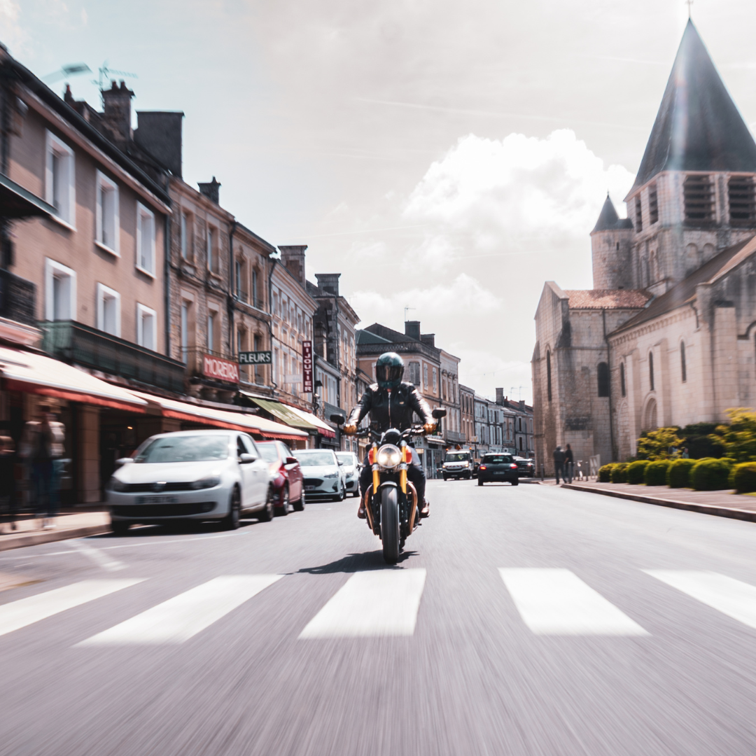 Image de la Speed Twin 1200 RS en train de rouler