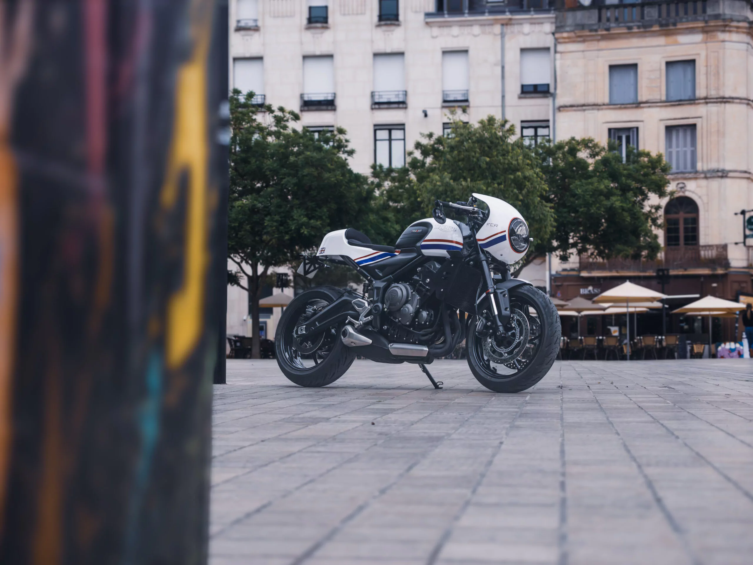 Triumph TRIDENT RS FCR ORIGINAL Extérieur Blanc 3/4 face avant