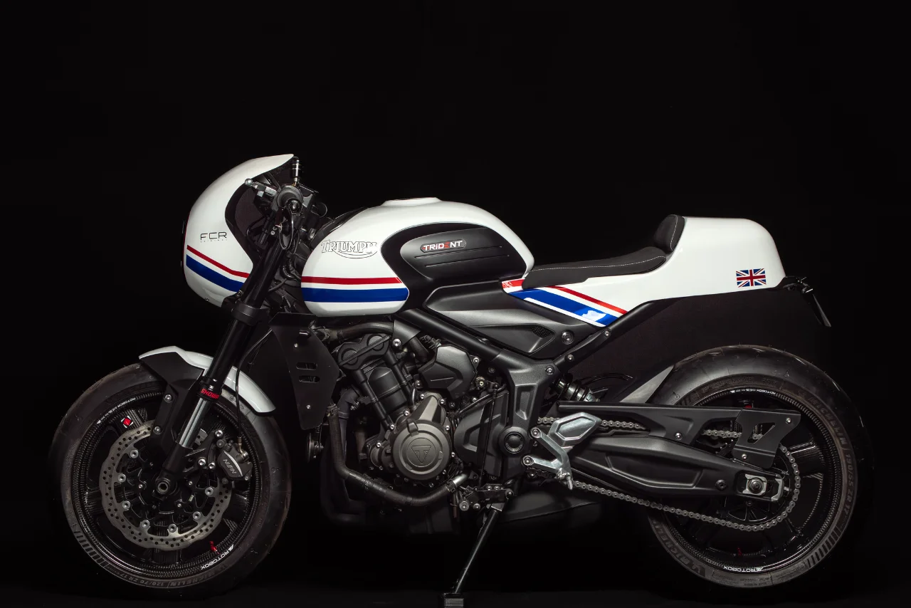Vue latérale de la Triumph Trident RS FCR Original à vendre – moto d'occasion premium
