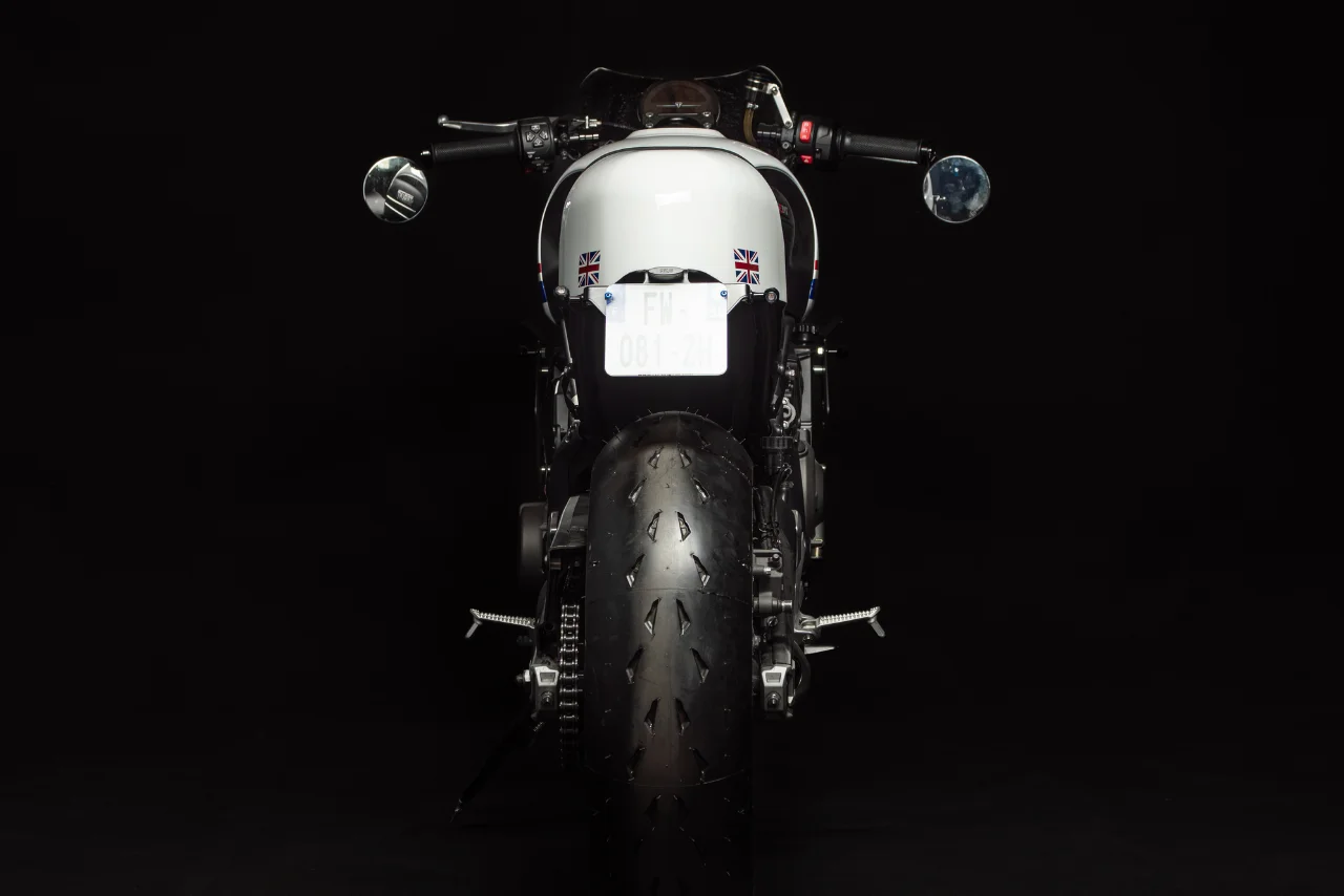 Sellerie sur mesure et finitions haut de gamme sur la Triumph Trident RS d'occasion