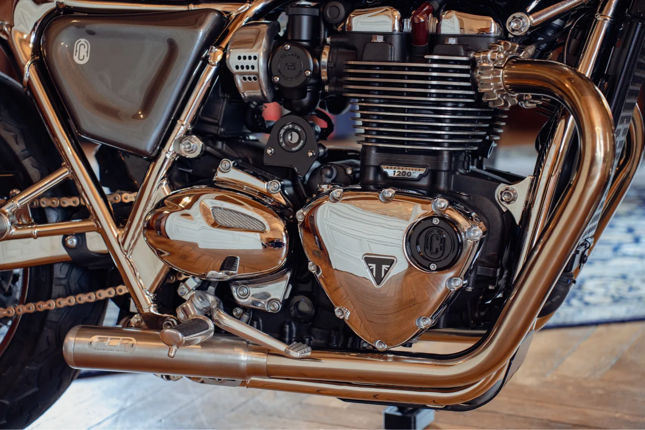 Détail du moteur 1200 cc de la Triumph Bonneville T120 Ride & Chrome FCR Original