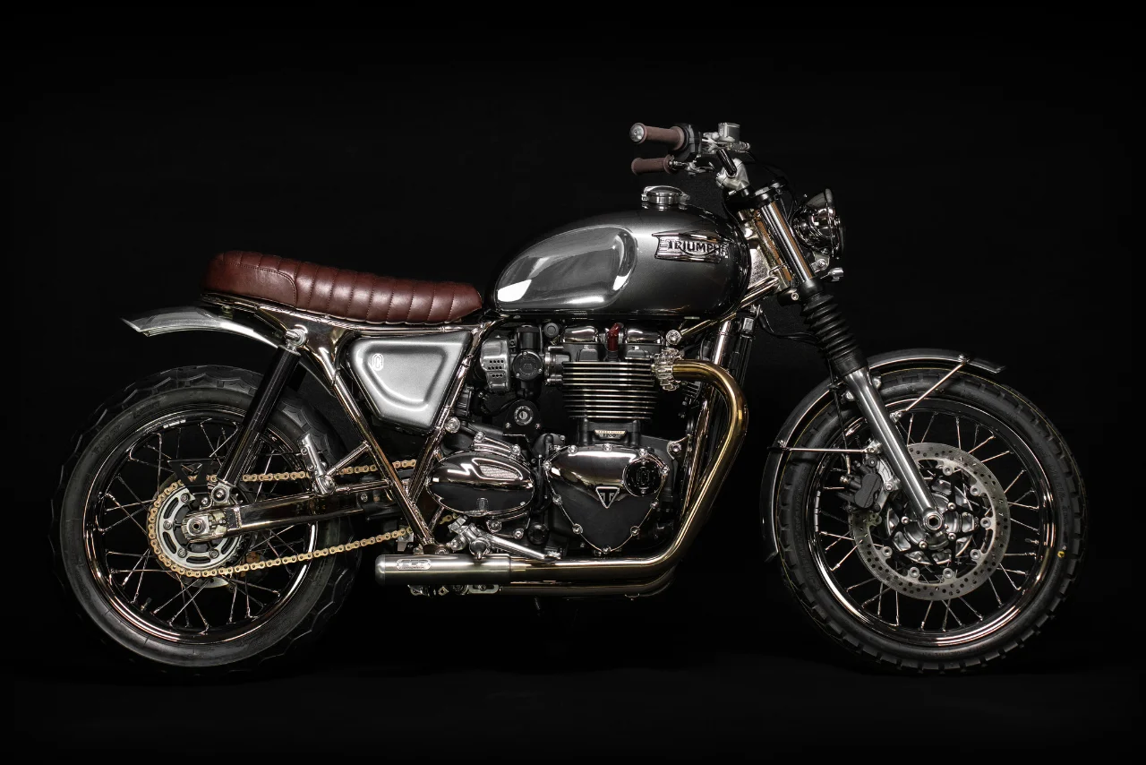 Vue latérale de la Triumph Bonneville T120 Ride & Chrome FCR Original – finitions chromées haut de gamme