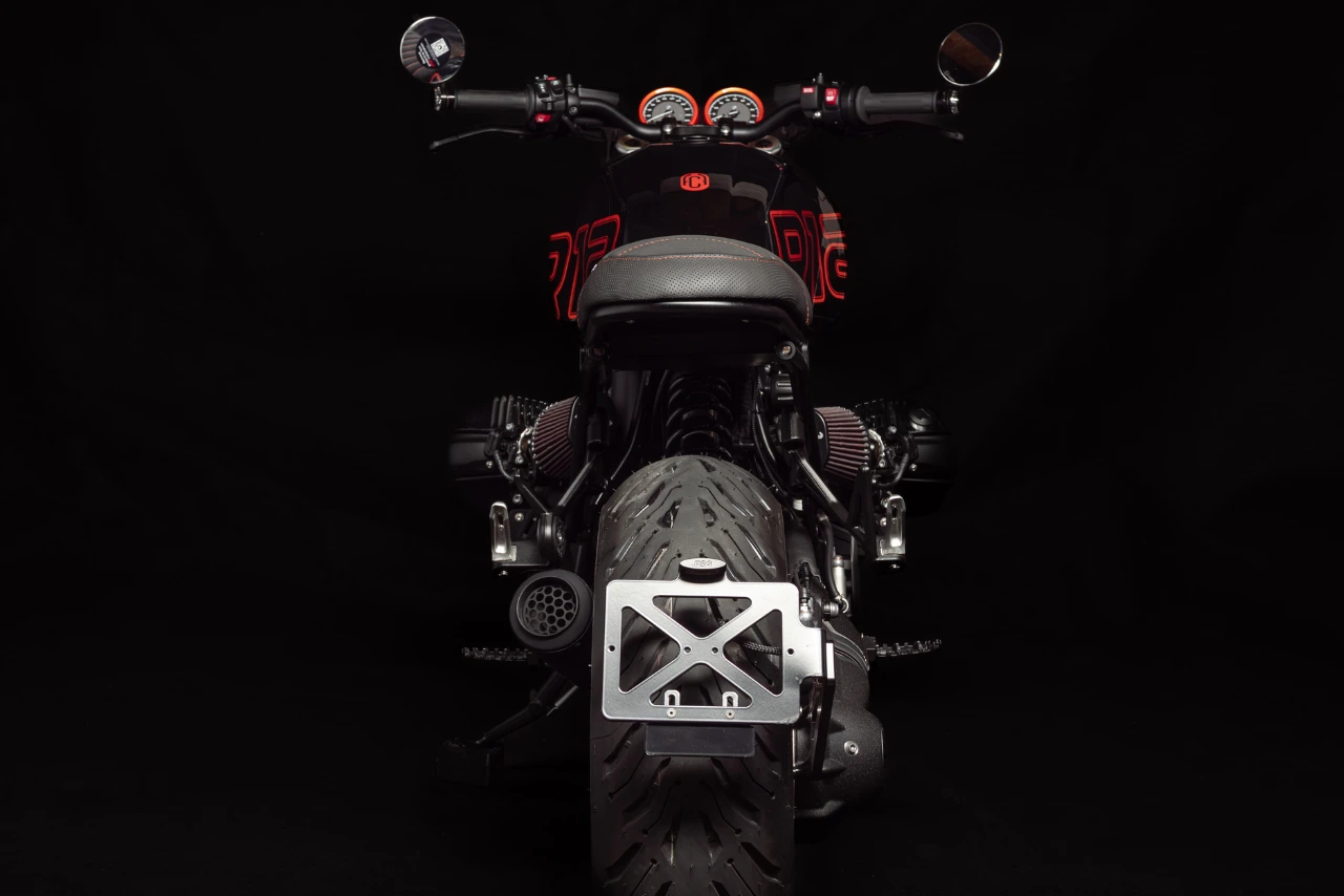 Boucle arrière sur mesure et selle personnalisée FCR Original sur BMW R12 NineT