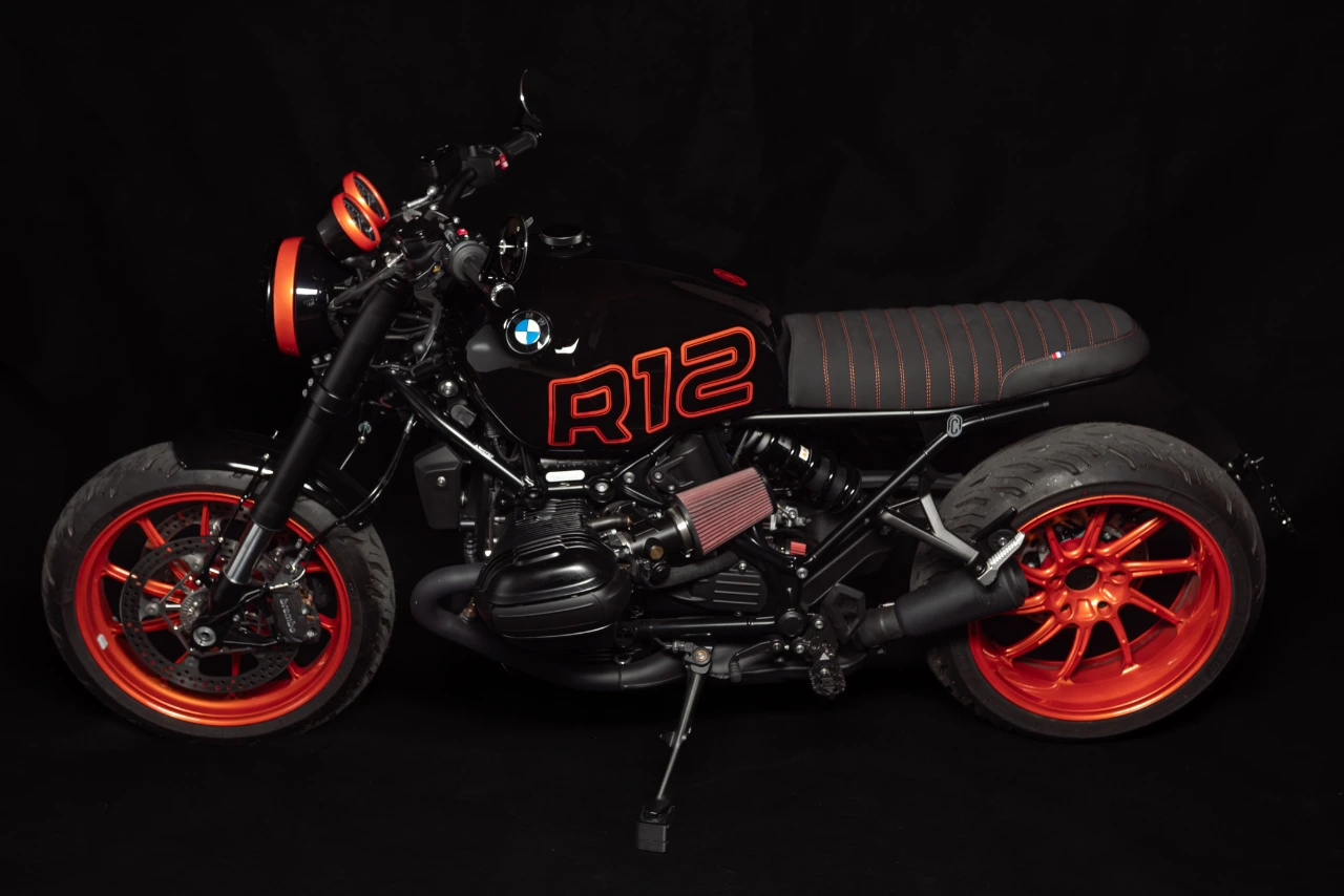 Moteur BMW R12 NineT mis en valeur par la ligne d’échappement titane FCR Original