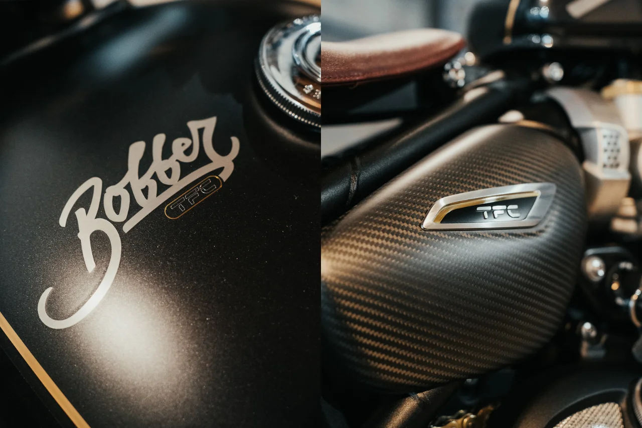Réservoir noir carbone avec logo Union Jack et plaque numérotée Factory Custom