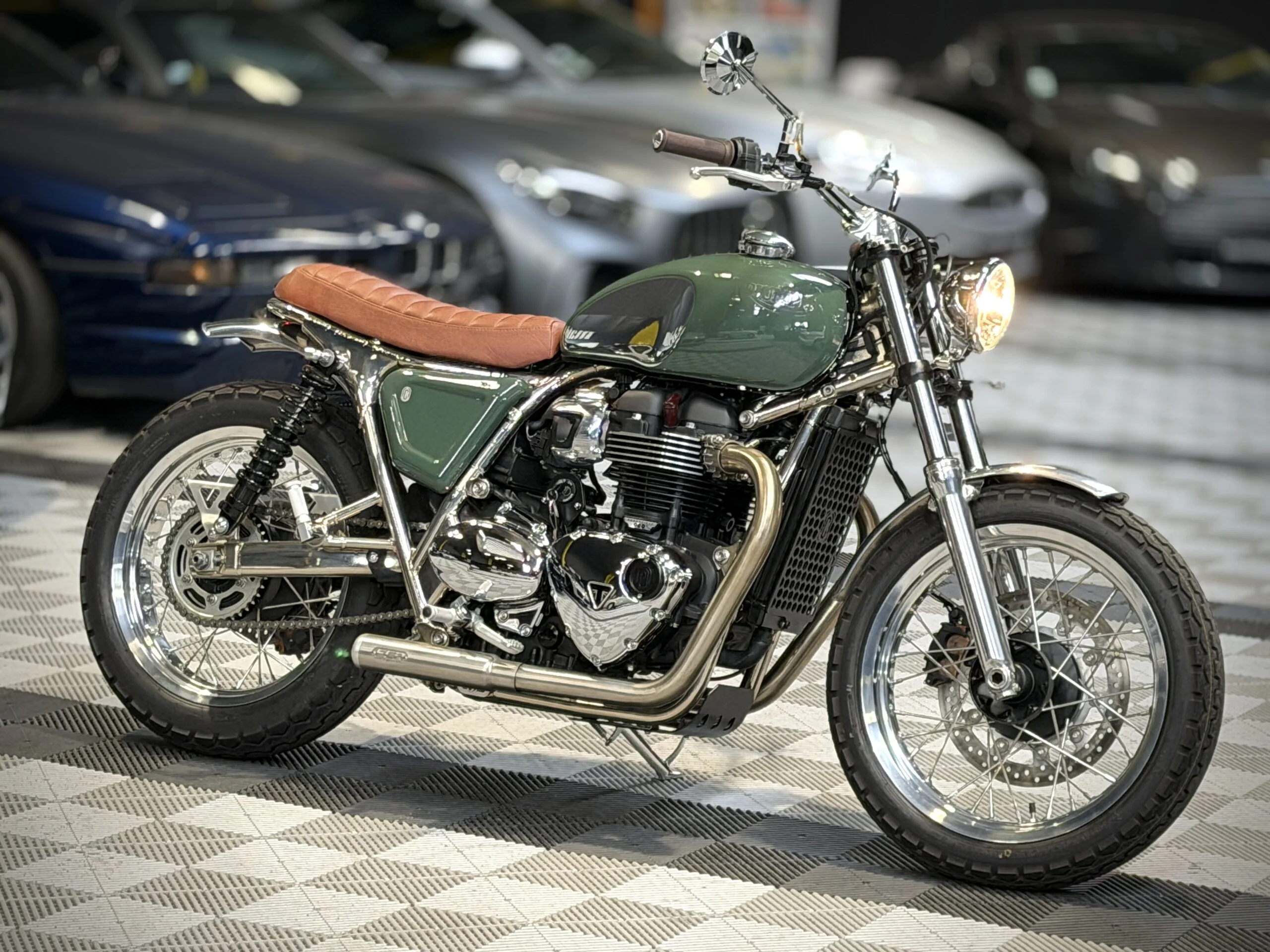 Triumph Speed Twin 900 Matching Motors 2025 – 10 km, préparation FCR Original, teinte Brabus Stealth Green