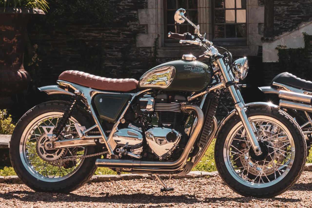 Vue latérale Triumph Speed Twin 900 FCR Original – finitions chromées et selle cognac sur mesure