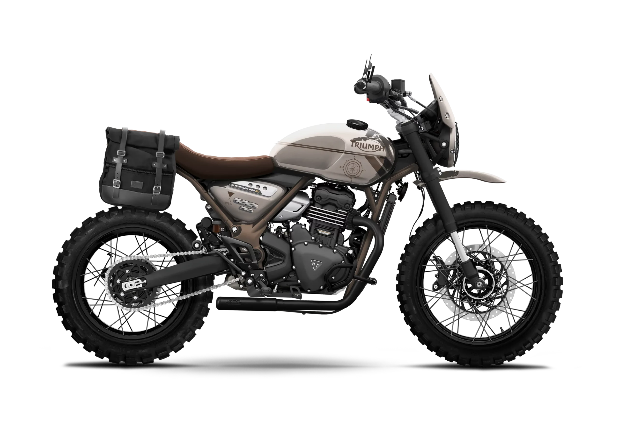 Triumph Speed 400 XC Scrambler Escape beige Explorer version, FCR Original preparation with side bag, studded tires, engine protectors and compass deco reminiscent of adventure travel.