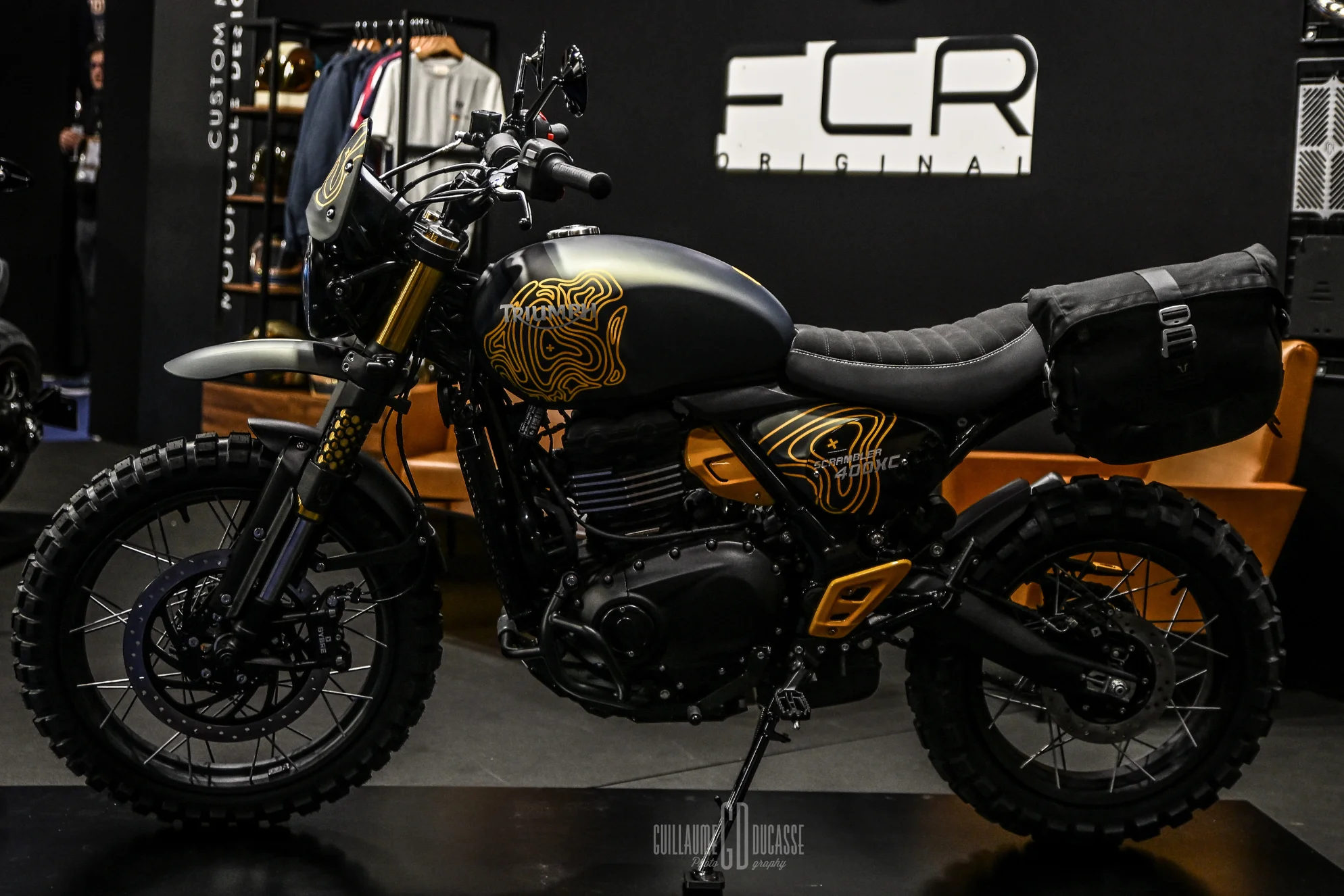 Triumph Scrambler 400 XC préparé par FCR Original version Escape avec accessoires aventure