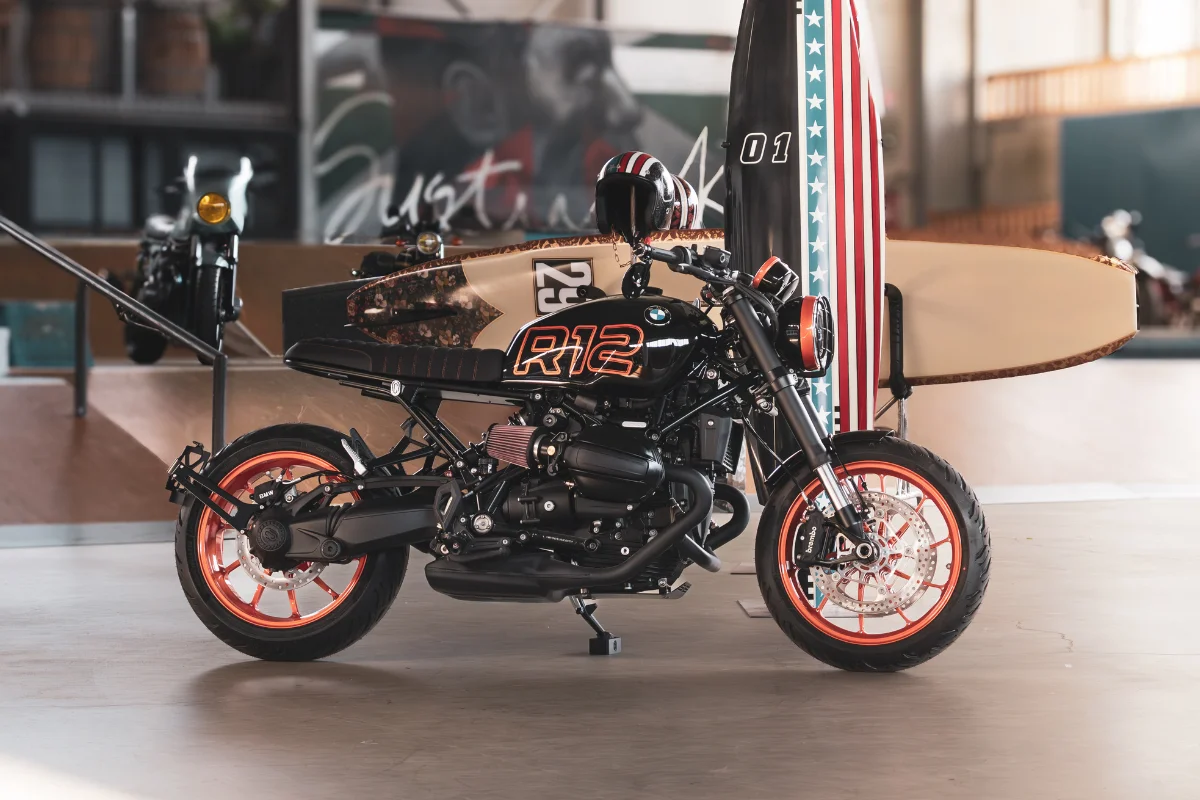 Préparation moto BMW R12 nineT par FCR Original sur base moderne BMW Motorrad, design néo-rétro premium et finition haut de gamme