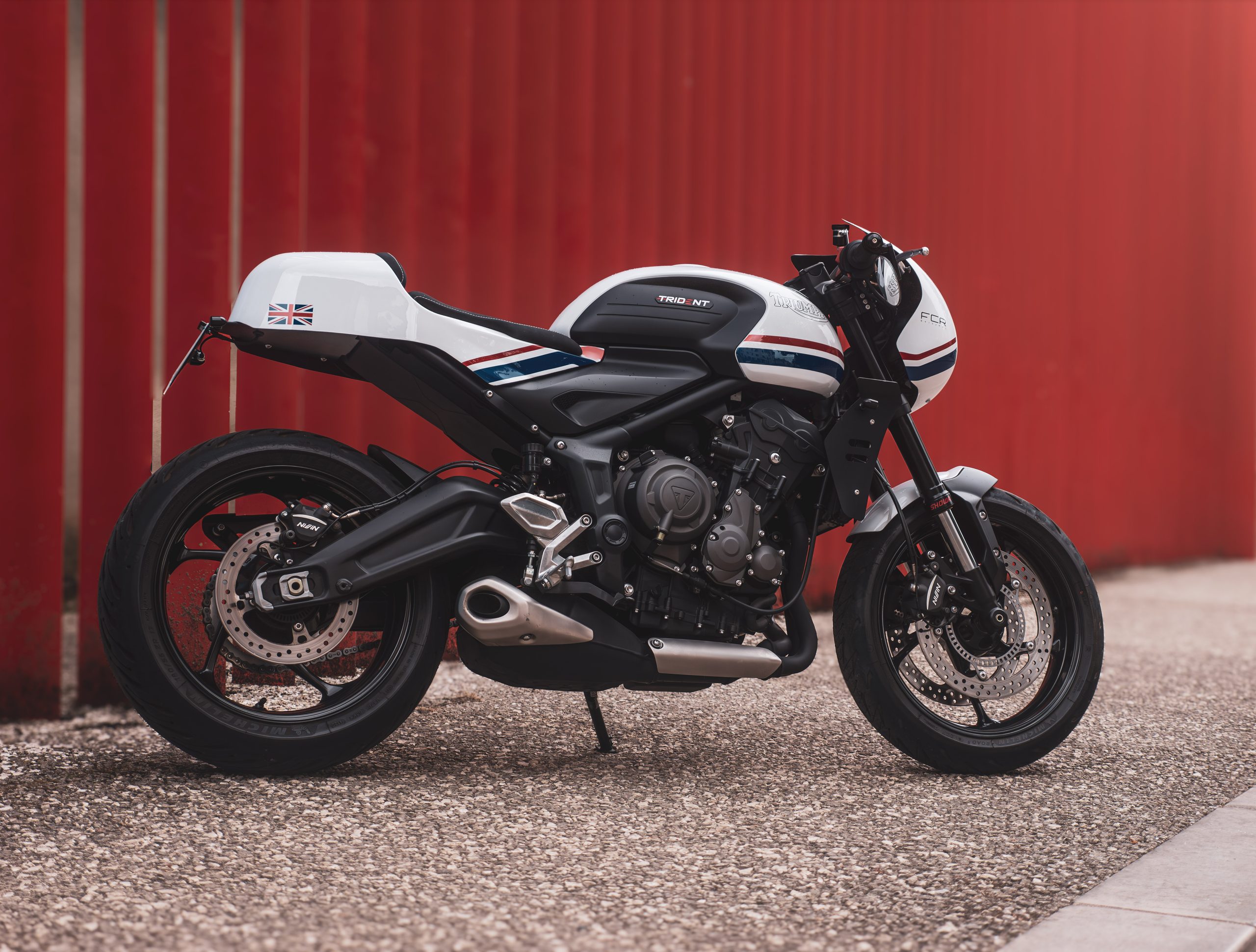 Trident RS by FCR Original, Triumph Trident 660 custom blanche et noire